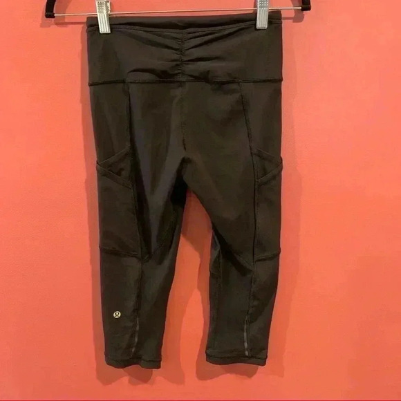 Lululemon Black Capris Side Pockets - Picture 10 of 11